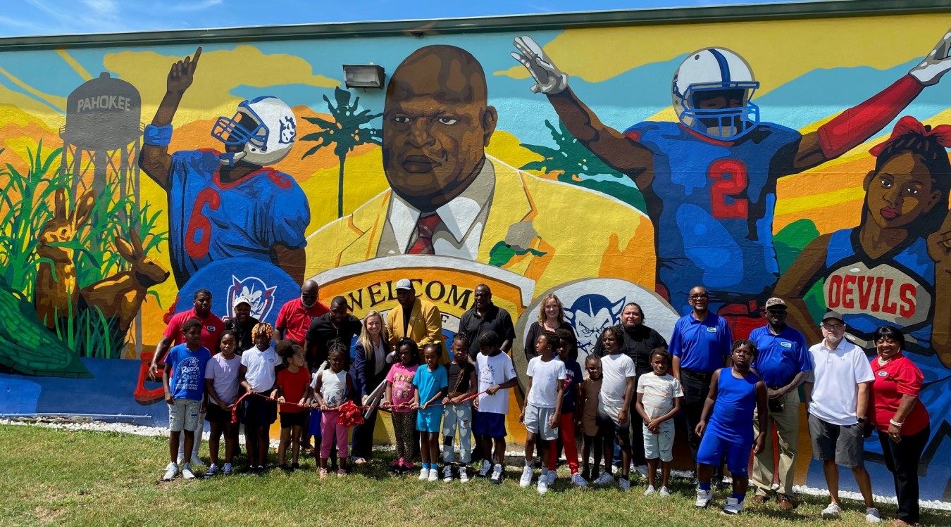NFL All Stars unveil mural created by Pahokee school children as part of an art project sponsored by CSC.