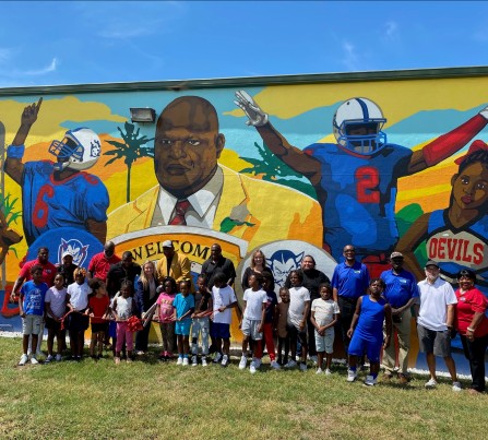NFL All Stars unveil mural created by Pahokee school children as part of an art project sponsored by CSC.