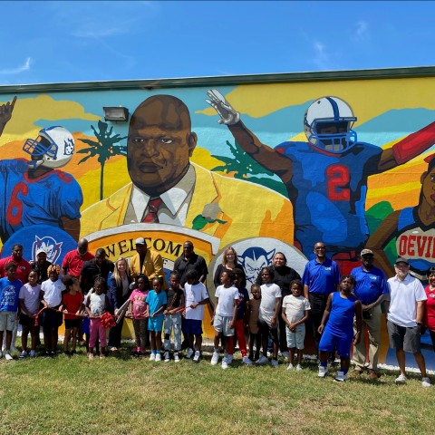 NFL All Stars unveil mural created by Pahokee school children as part of an art project sponsored by CSC.